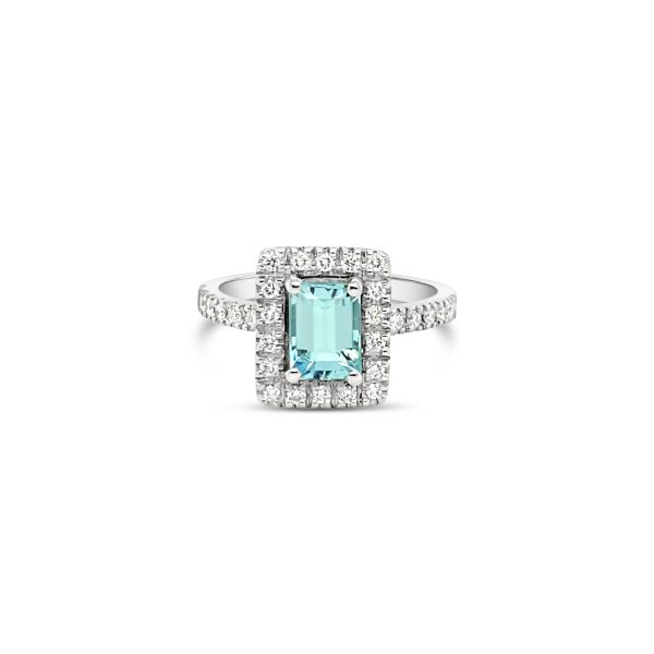 Anillo Agua marina corte esmeralda.