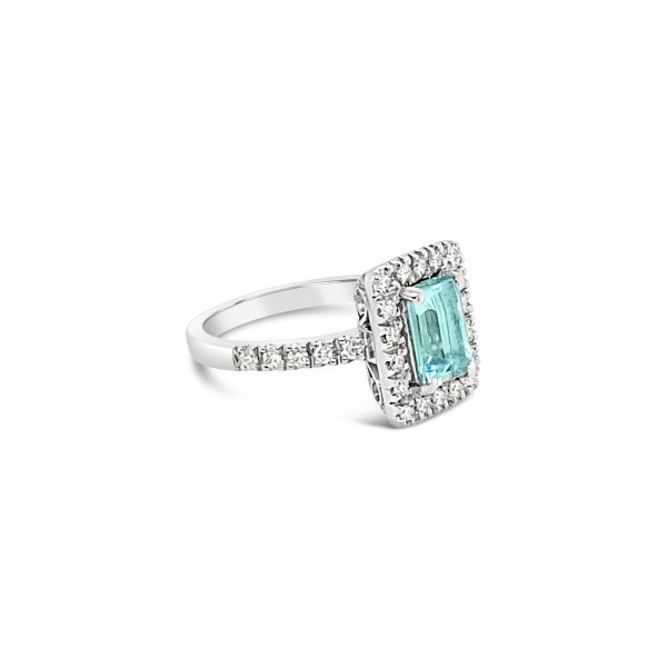 Anillo Agua marina corte esmeralda.