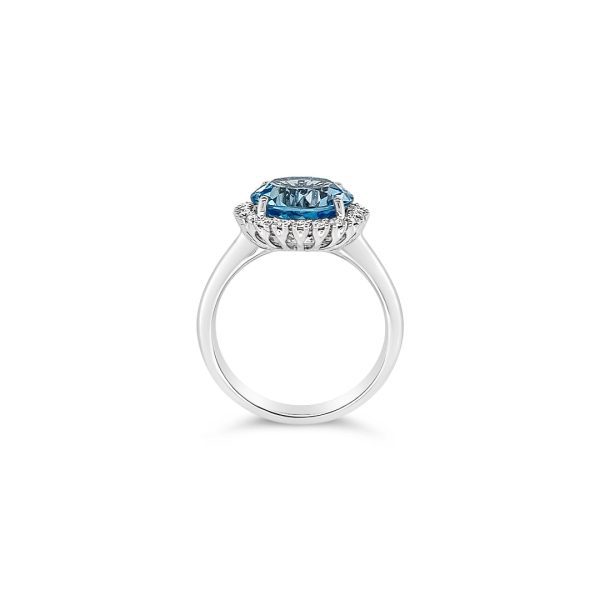 Anillo con 1 topacio azul.