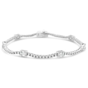 Pulsera de oro blanco 18k con 98 diamantes corte brillante y 27 diamantes corte baguette